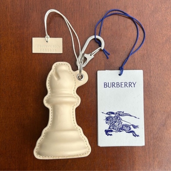 New Burberry leather bishop chess charm / key holder - Picture 1 of 13